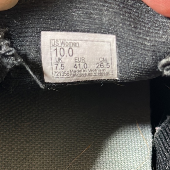 VANS Black Canvas Slip on Skater Shoes. Women’s Size 10. Like New. - Picture 8 of 9